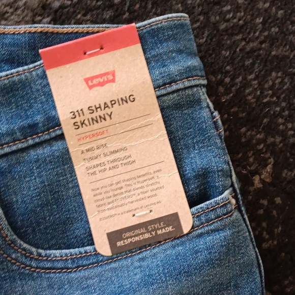 NWT Women's Levi's - Picture 6 of 7